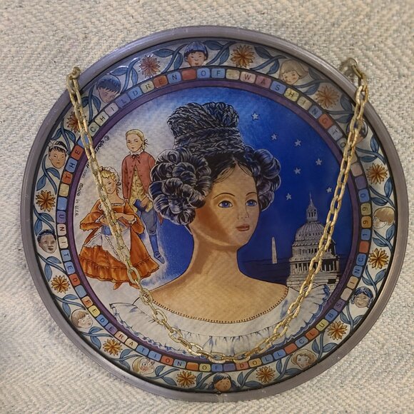 1990 Glassmasters Children of Washington United Federation of Doll Suncatcher - Picture 3 of 7